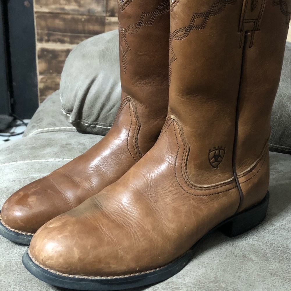 Ariat boots womens size 8